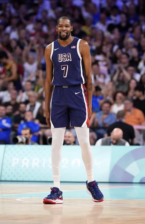 篮球湖人队训练营加入心理辅导课程