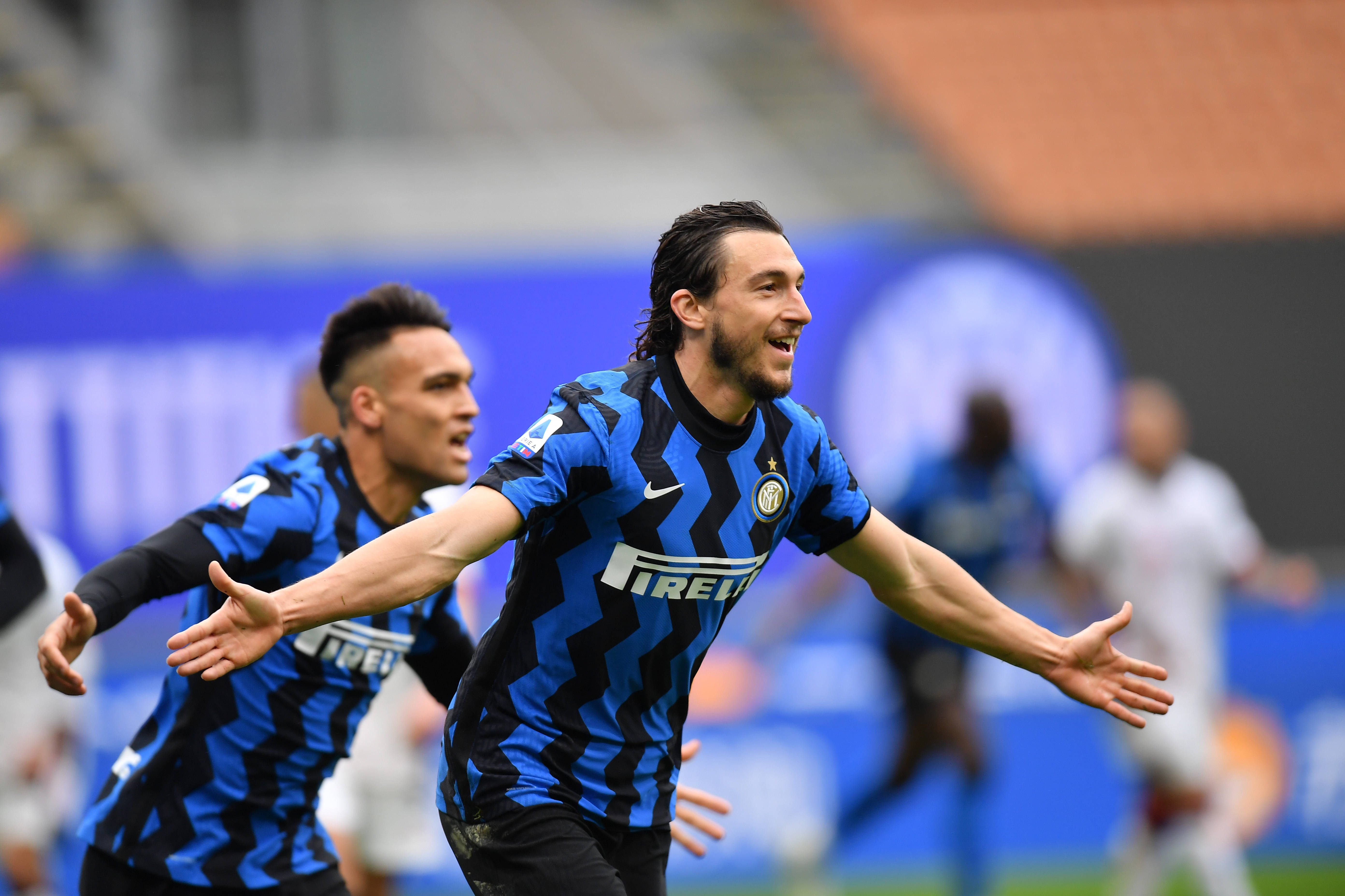 为什么棒球比赛中的跑垒员需要在三垒教练的指挥下决定是否冲刺