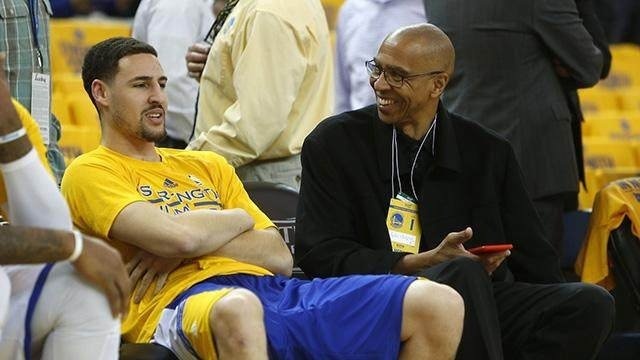 湖人詹姆斯关键三分带队取胜太阳